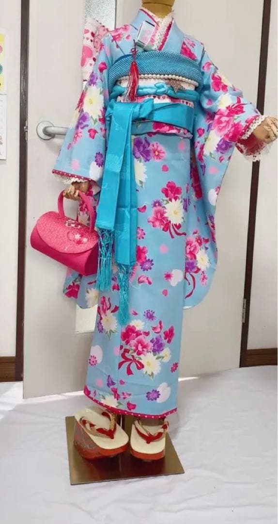 水色花柄着物とピンクバッグ