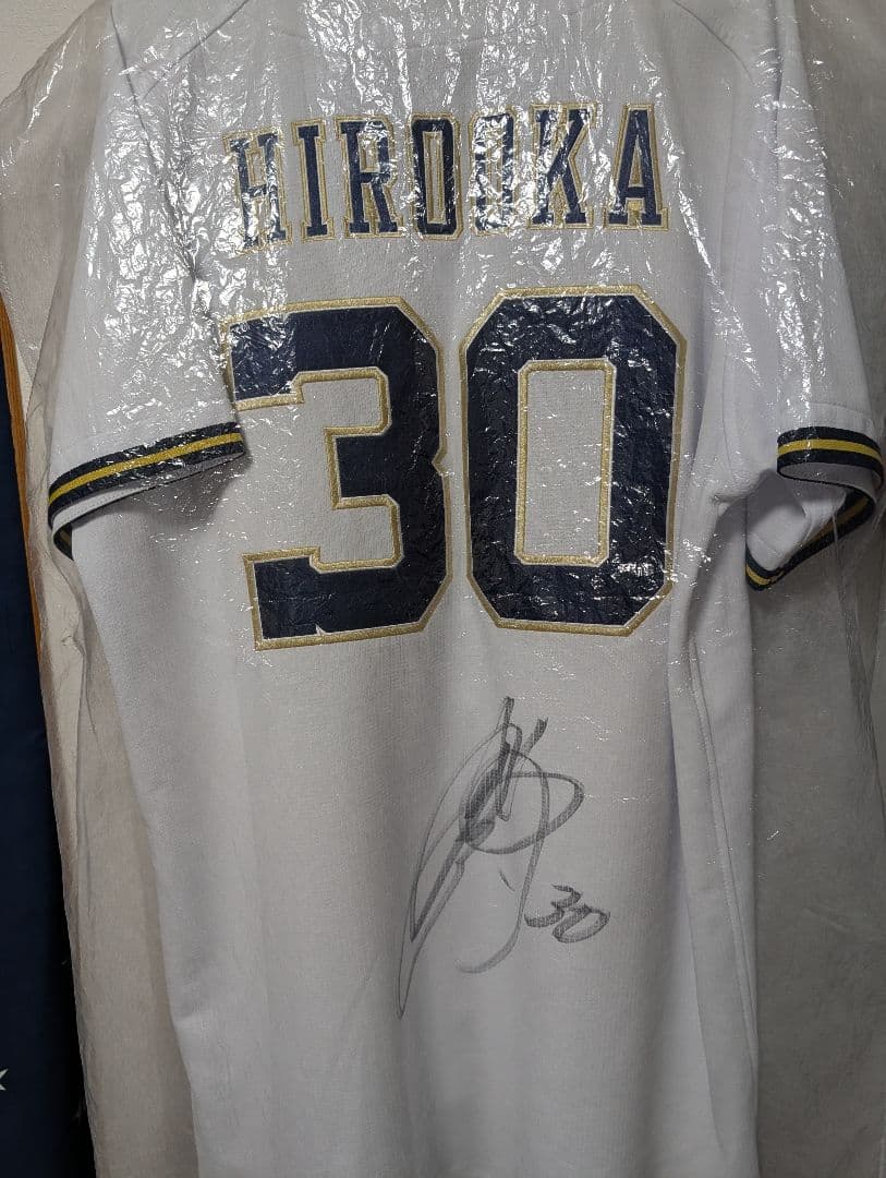 オリックスバファローズ 廣岡大志サイン入りハイクオリティユニ