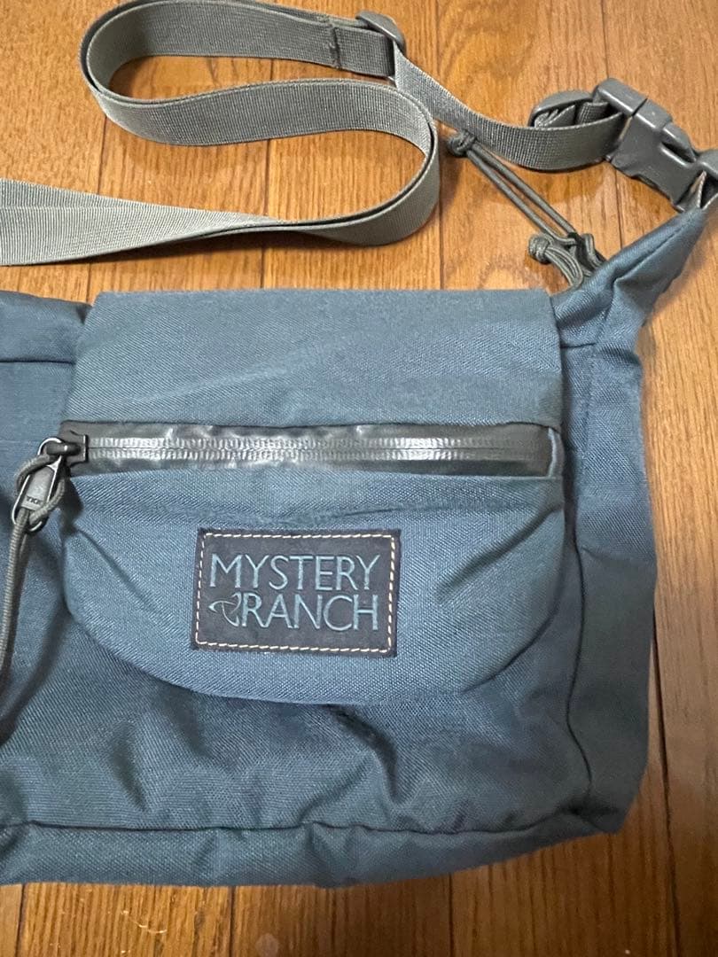 ミステリーランチMYSTERY RANCH メッセンジャーバッグ ブルーグレー