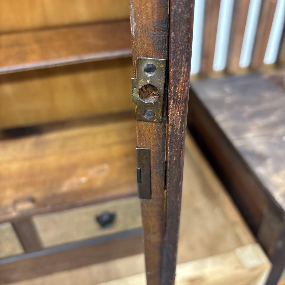 古い木製 ガラス扉キャビネット 古家具 飾り棚 収納棚 【送料込み】