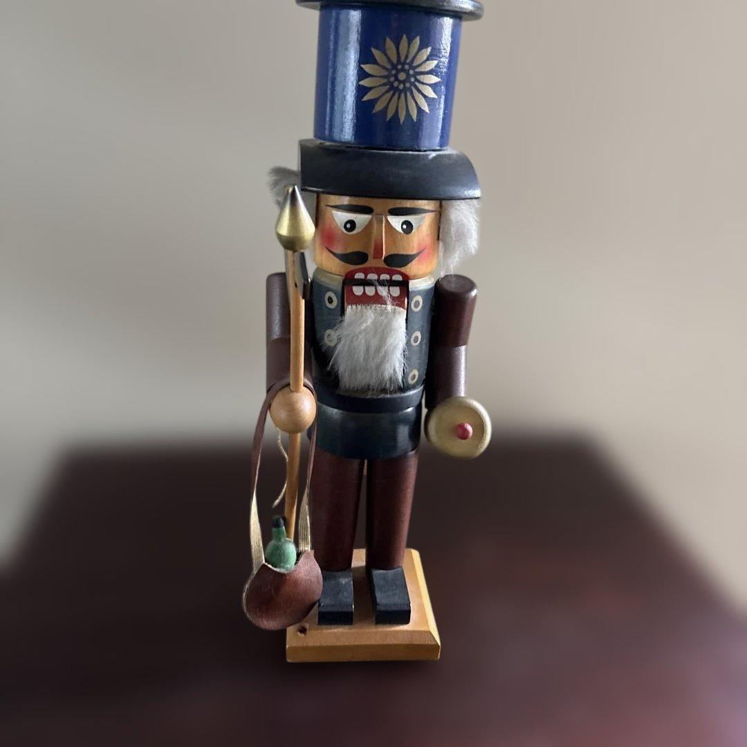木製 くるみ割り人形 槍と鈴付き