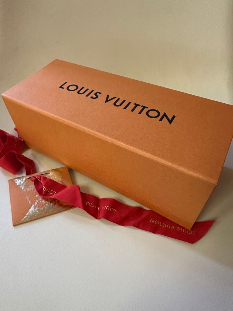 ルイヴィトン　空き箱　マグネット式 リボン付き パフューム限定品用