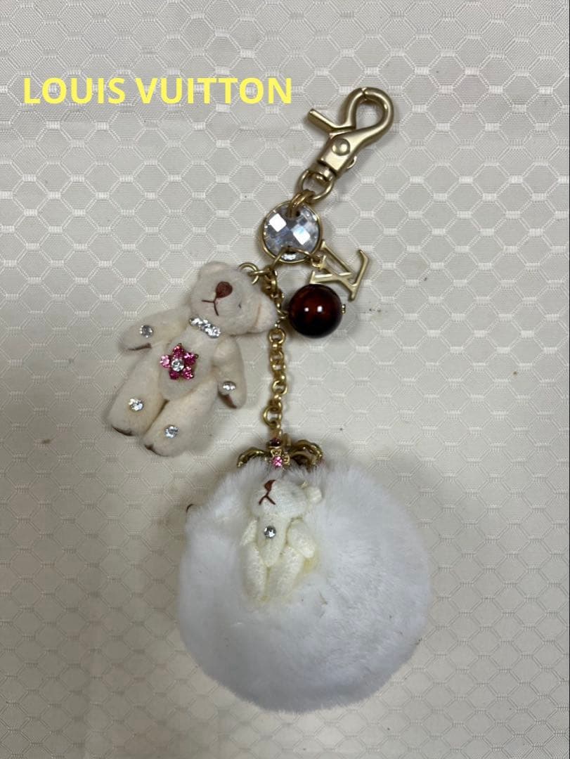 ルイヴィトン クマのファー チャームキーホルダー