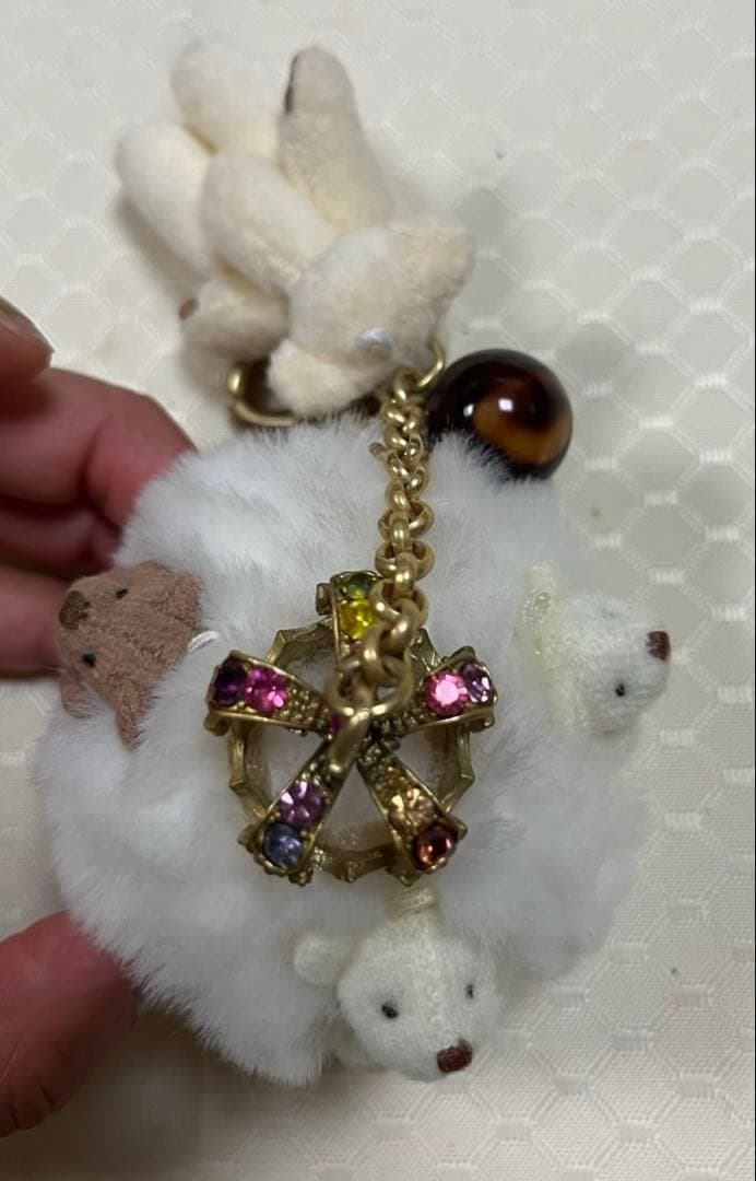 ルイヴィトン クマのファー チャームキーホルダー