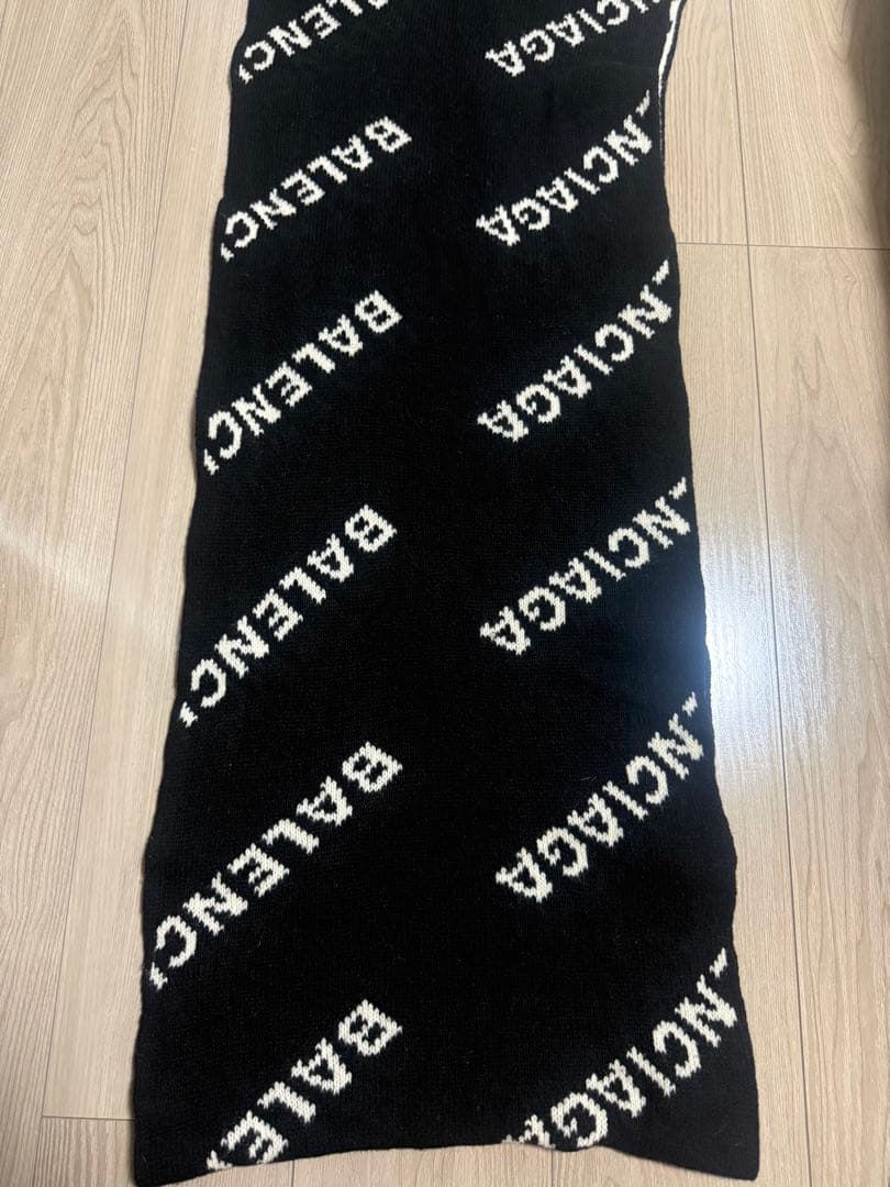 BALENCIAGA ARCHETYPE マフラー 黒/白