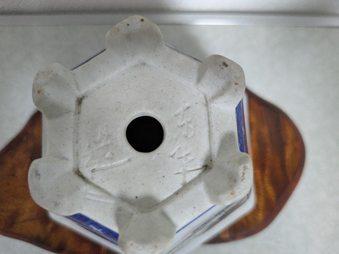 青絵柿山水図六角盆栽鉢／蘭鉢　落款有/作者年代不明　幅12㎝×高8.3㎝