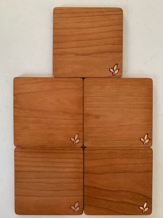 【新品】ハンドメイドチェリー木製コースター　5枚セット