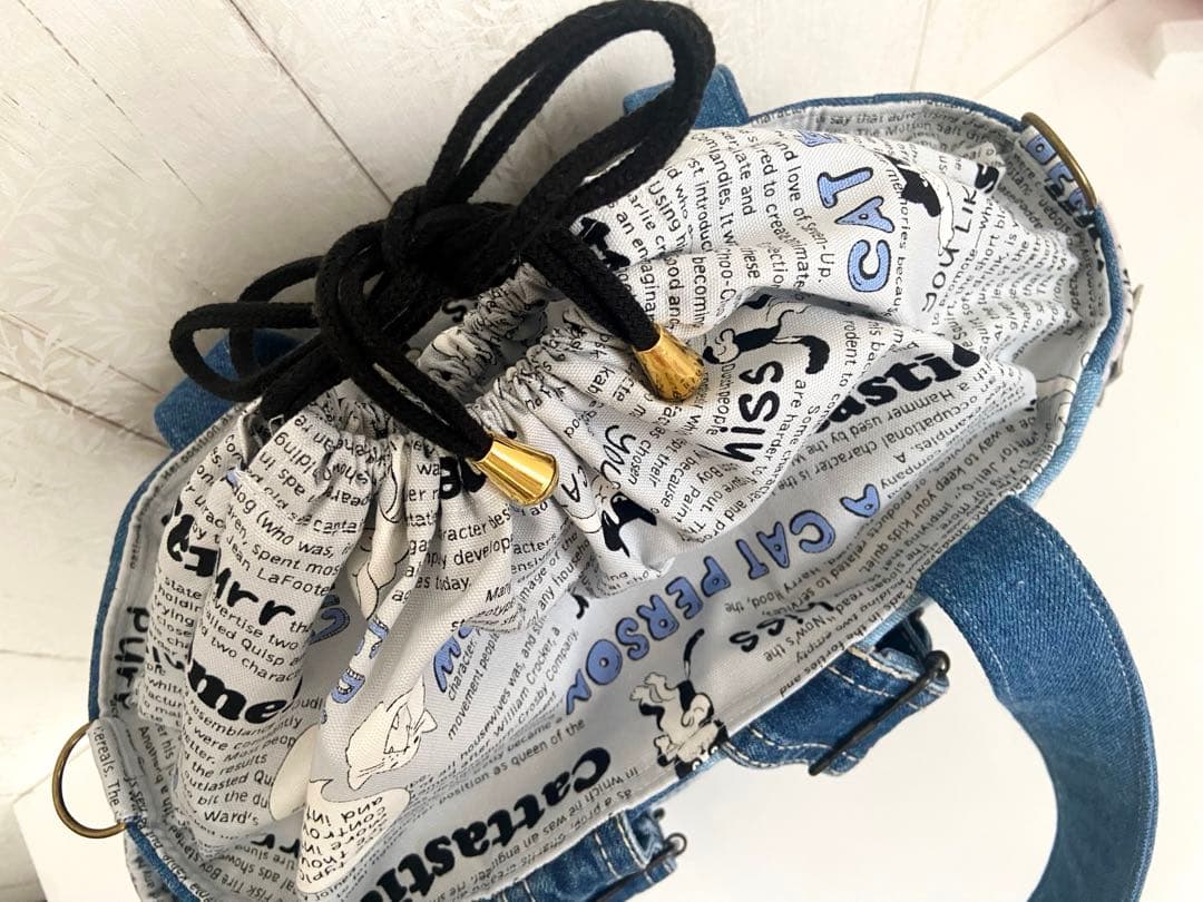 デニムリメイクバッグ　黒猫サロペット