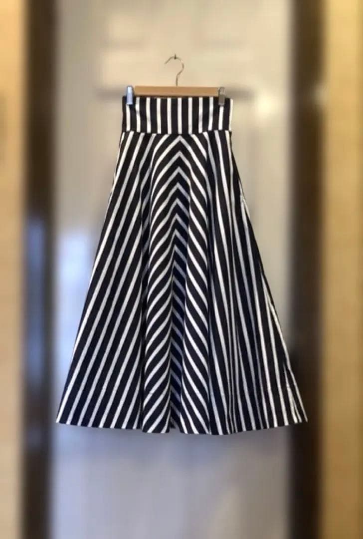 JENNEジェンヌ　シャープボーダーAラインスカート