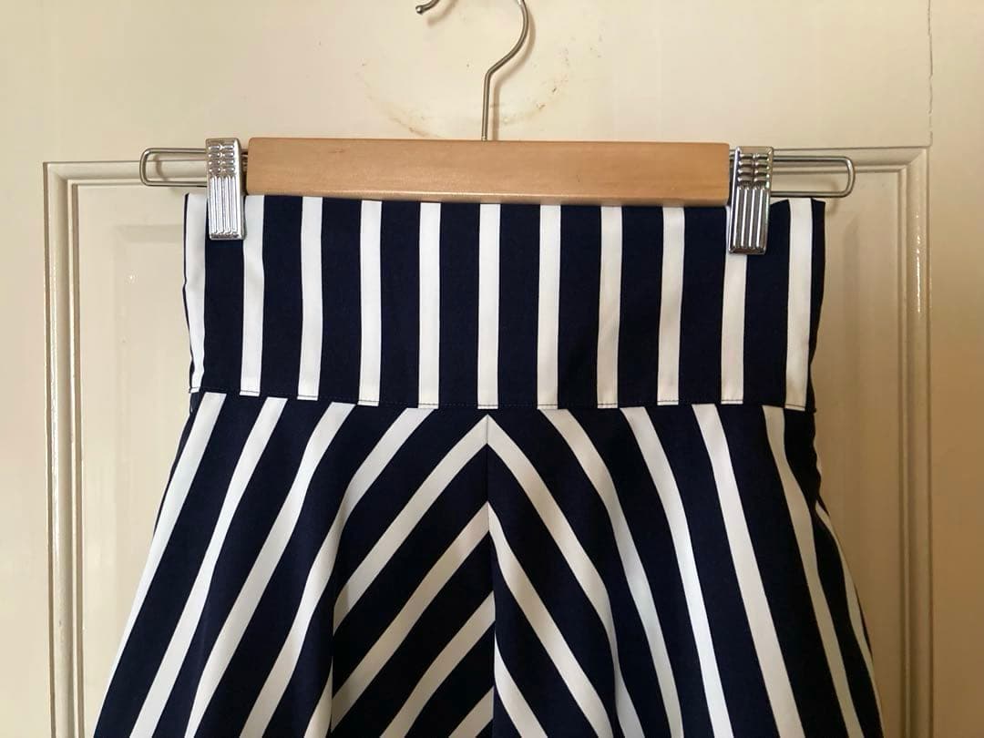 JENNEジェンヌ　シャープボーダーAラインスカート