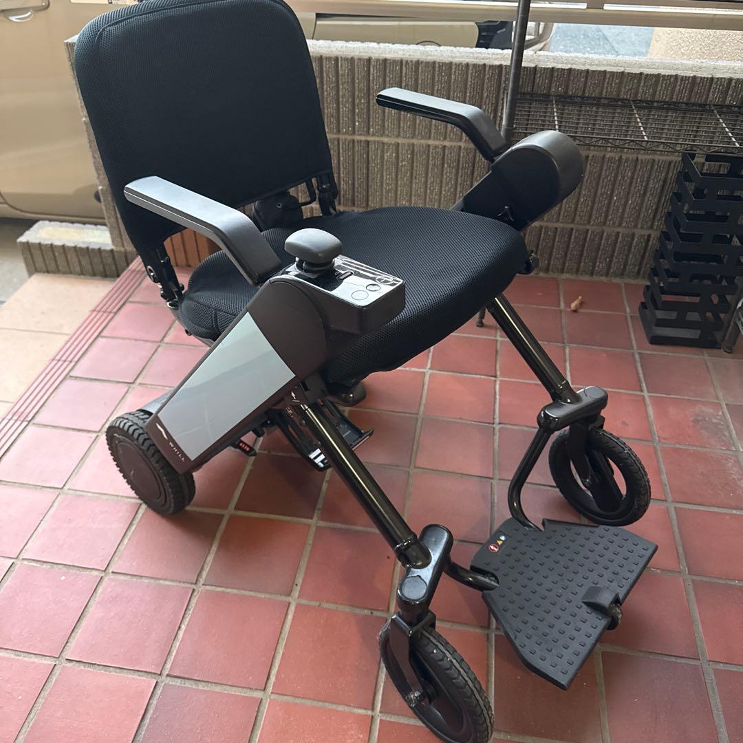 コンパクト電動車椅子 黒　Whill model F