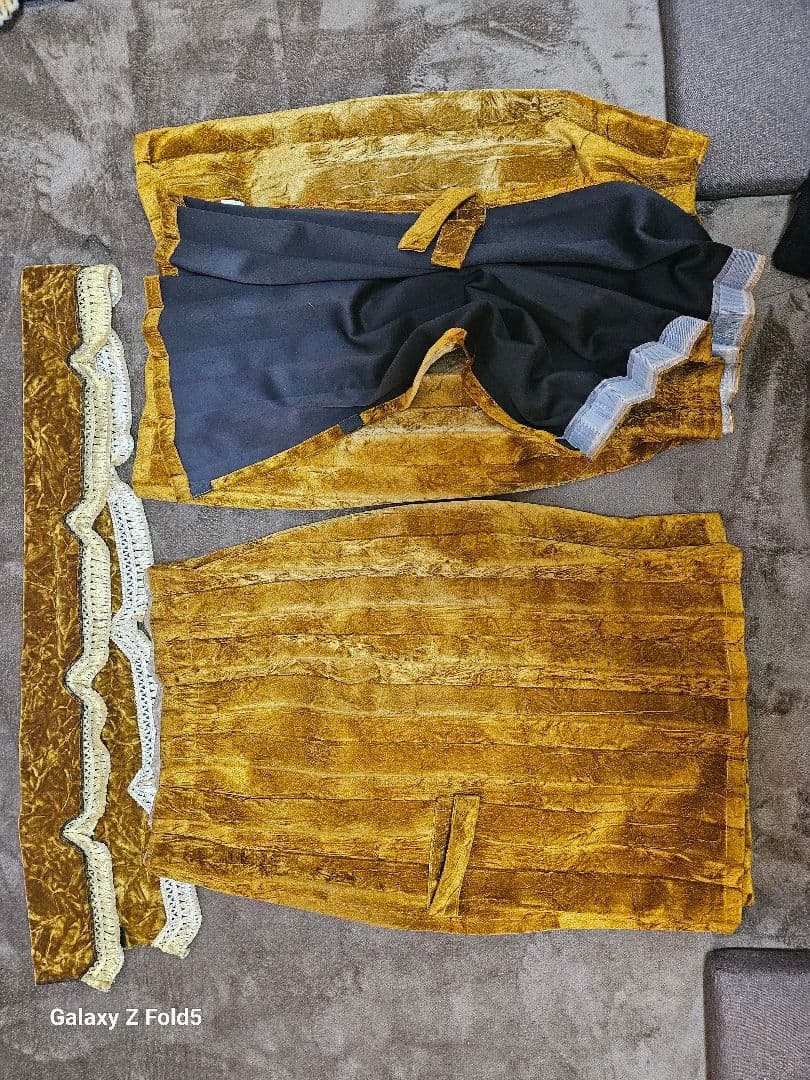 チンチラ　ゴールド　カーテン