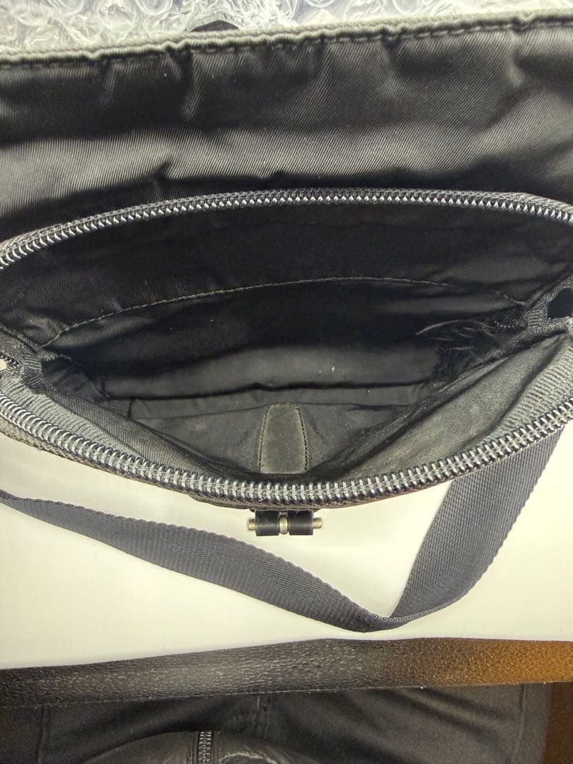 PRADA ブラック ナイロン メッセンジャーバッグ　ショルダーバッグ