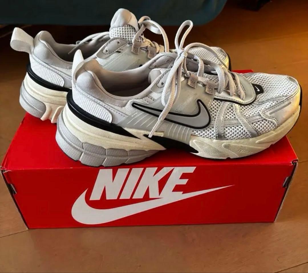 【新品箱付き】NIKE V2K RUN サミットホワイト シルバー 25cm