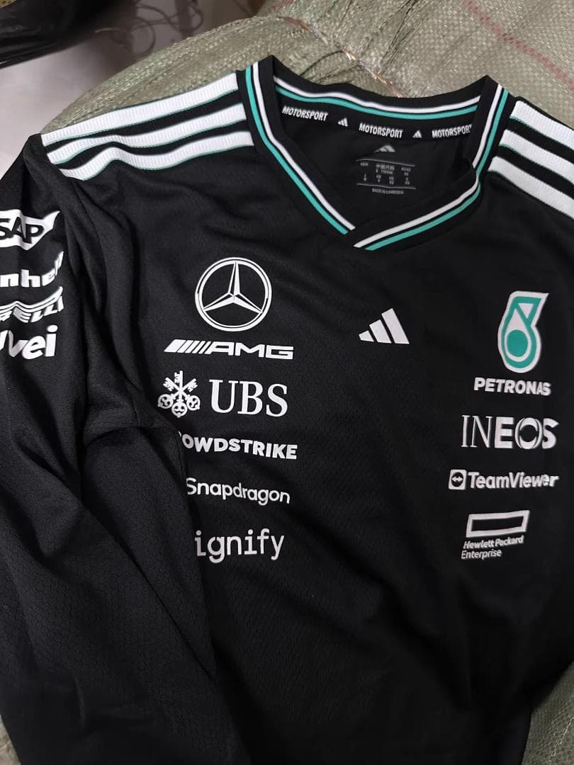 Mercedes-AMG F1 チーム ロングスリーブ T シャツ