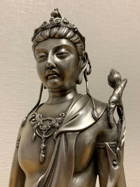 聖観世音菩薩像　銀製