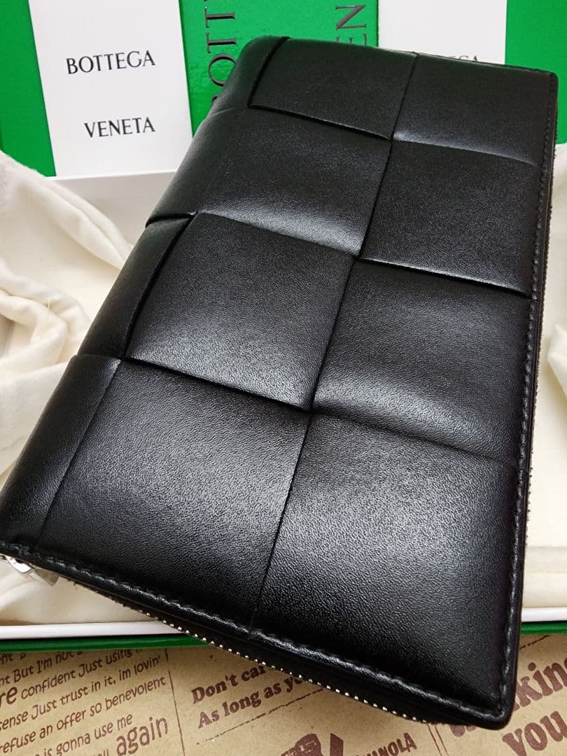 とても綺麗　長財布　カセット　ジップアラウンドウォレット 黒