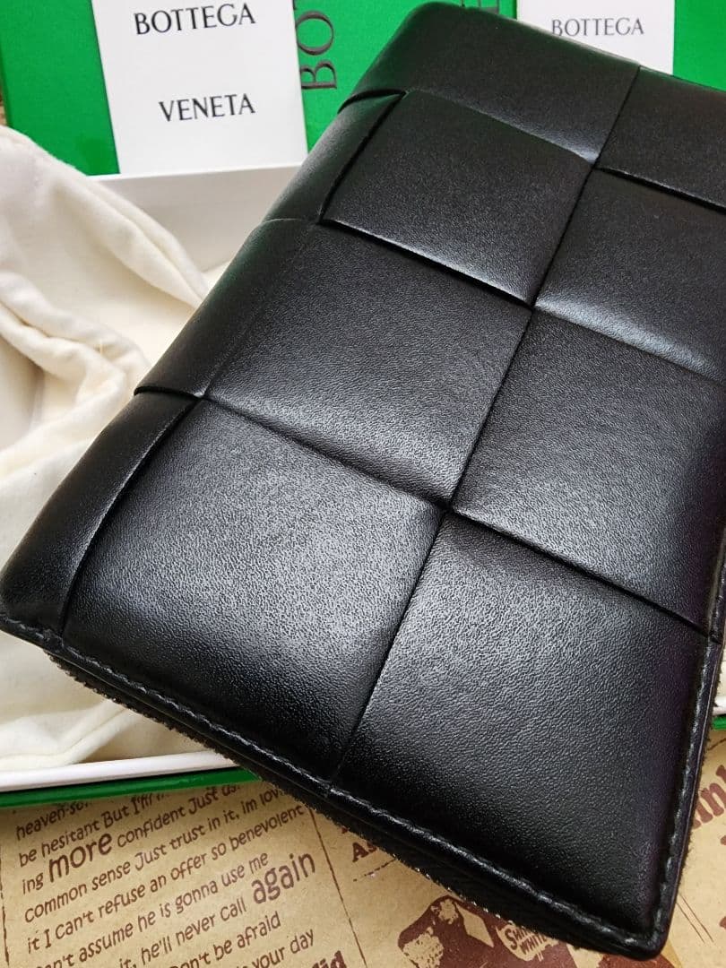 とても綺麗　長財布　カセット　ジップアラウンドウォレット 黒