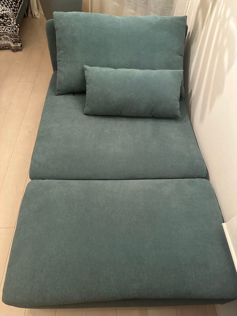 Ikea 青緑色の1人掛けソファ