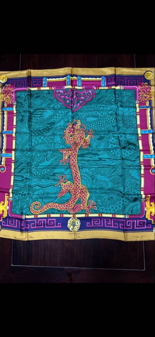 must de Cartier シルク大判スカーフ カルティエ龍グリーン総柄