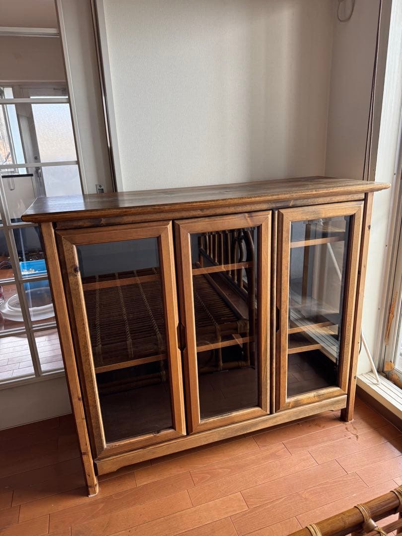 ☆アンティーク木目調ラック ガラス扉付き 収納棚
