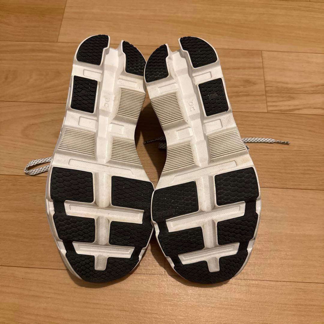 靴 On Running Cloud monster