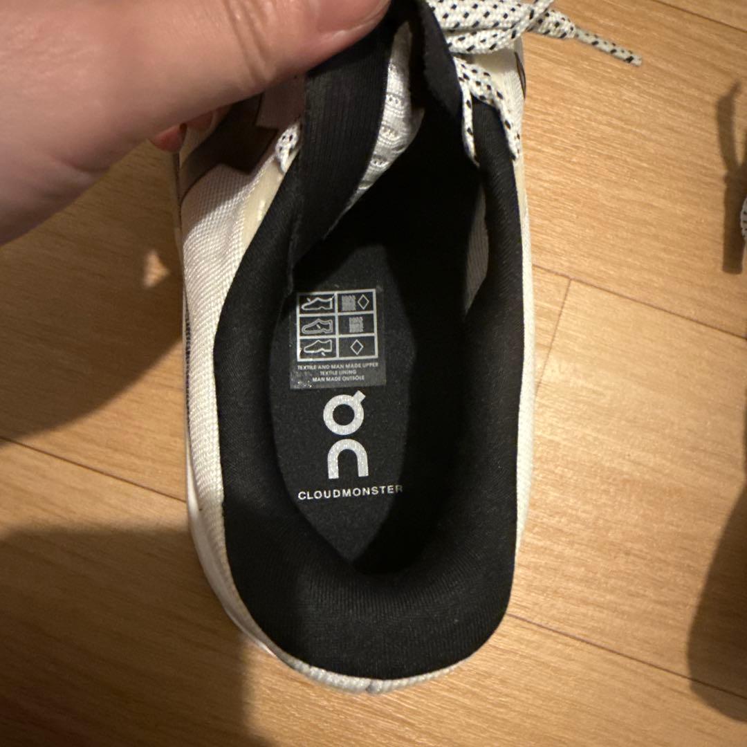 靴 On Running Cloud monster