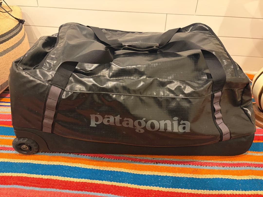 Patagoniaブラックホール·ウィールド·ダッフル １００ＬBLK