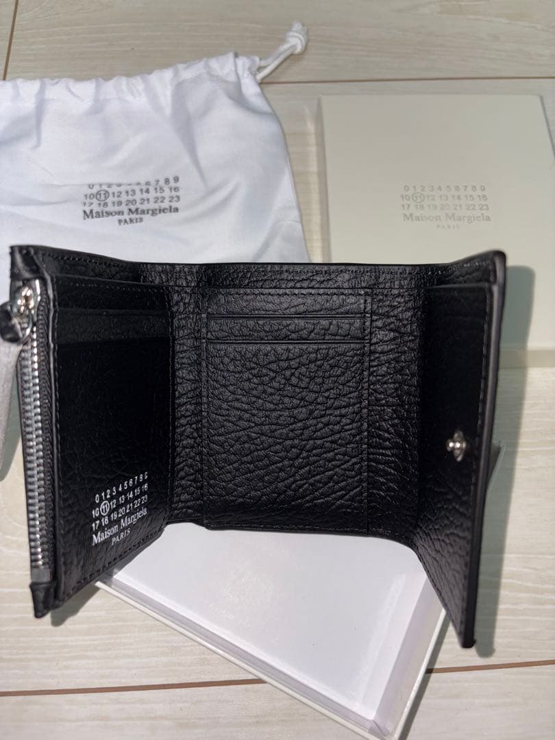 マルジェラ ブラック三つ折り財布