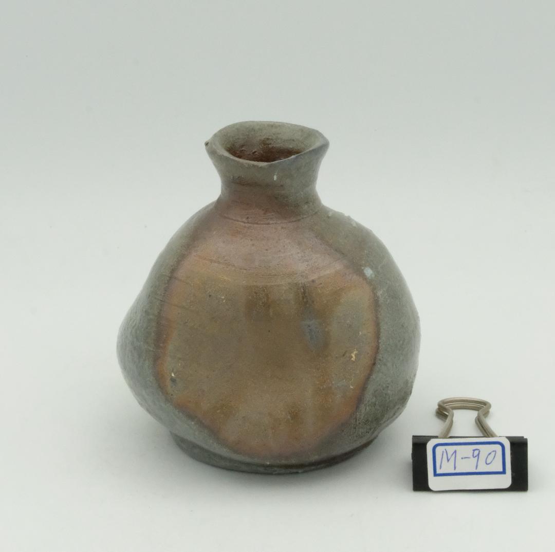 備前焼　花器蹲る一輪挿し　特殊穴窯焼成　備前焼き締め