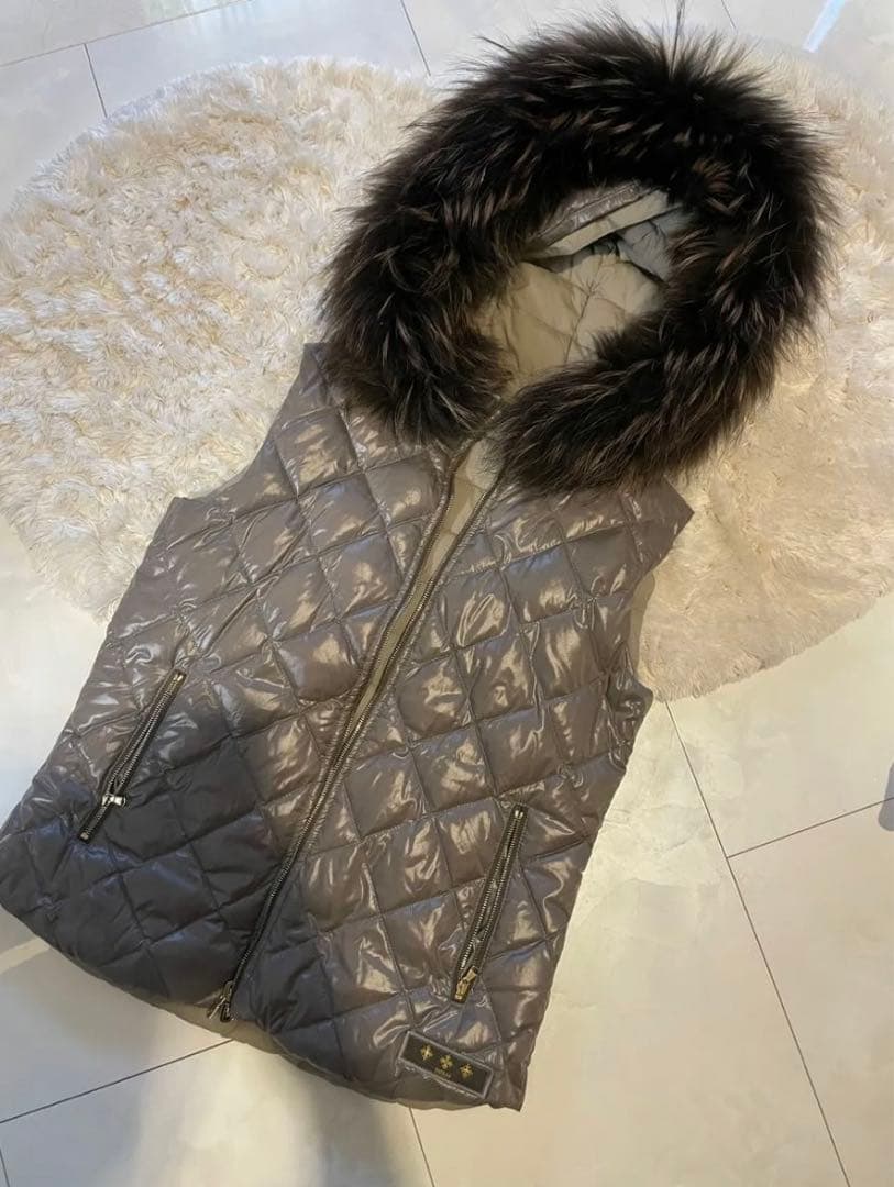 a.t！！！TATRAS タトラス グレー ダウンベスト フード付き