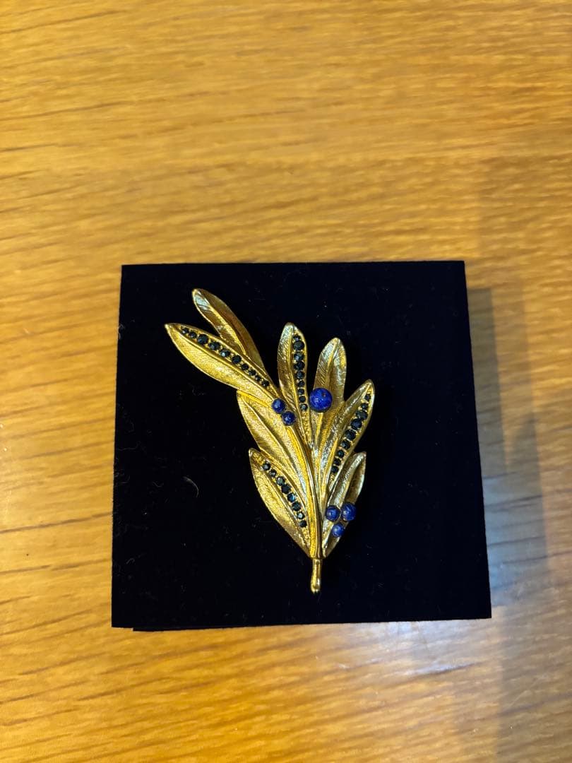 ESTEE LAUDER 練り香水　オリーブ