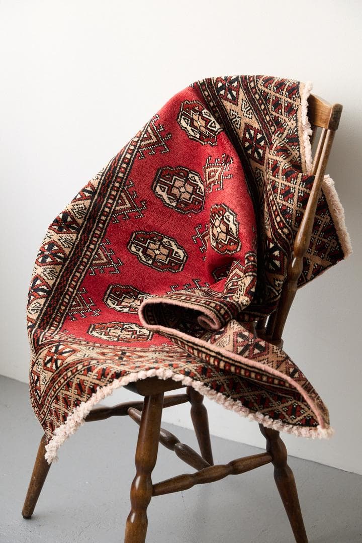 ヴィンテージラグ　トライバルラグ　ラホール産（108×78cm）赤　茶　黒