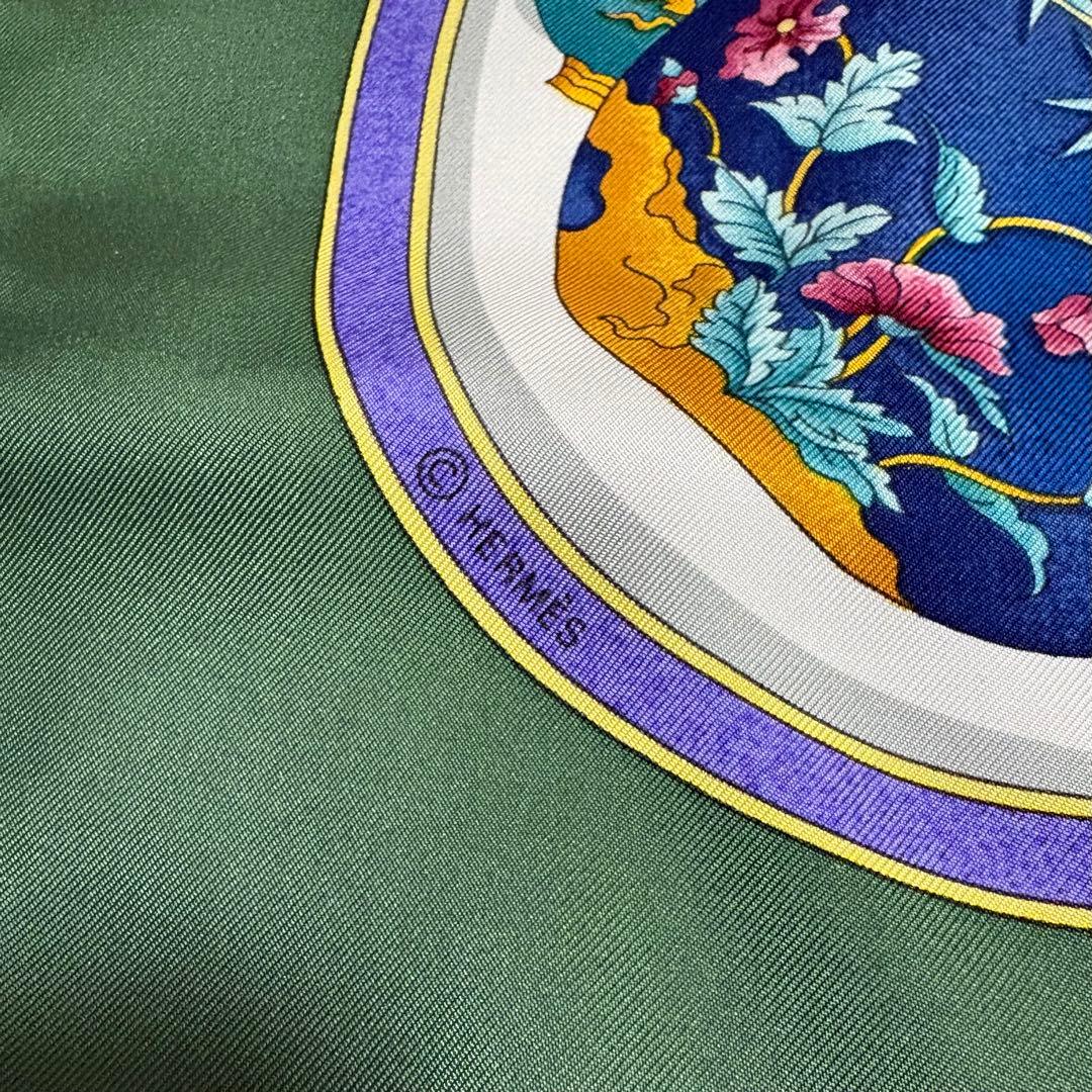 Hermès 香水ボトルデザイン スカーフ