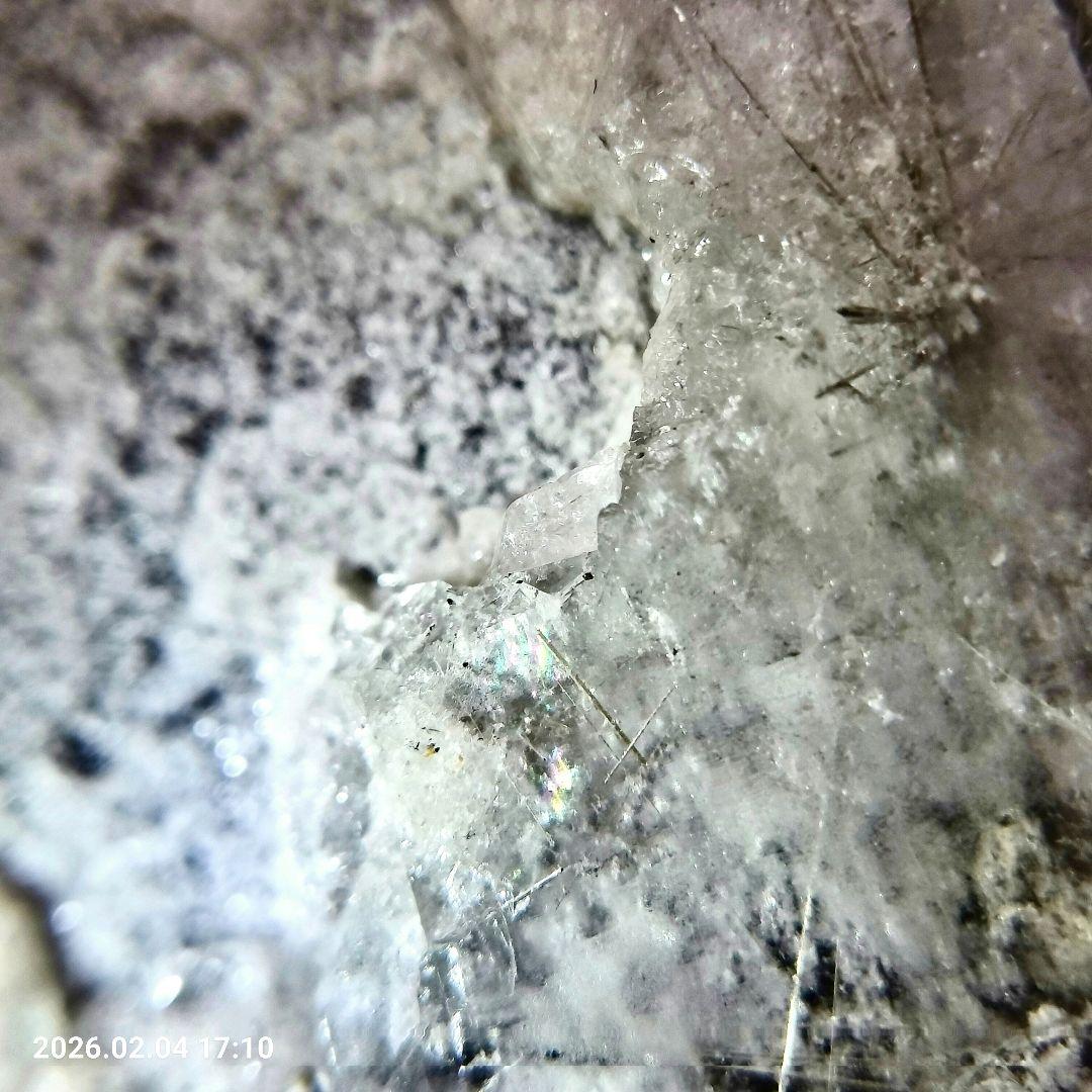 天然ホワイトガーデンクォーツポイント原石 ルチル 虹 アイリス 天然水晶 台座付