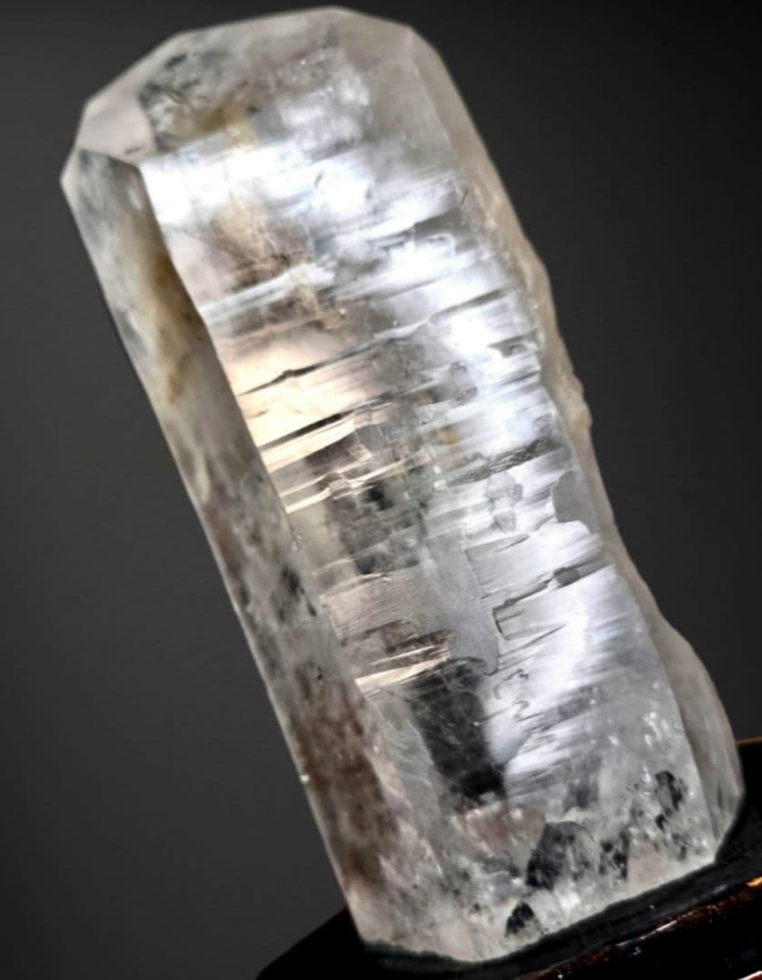 天然ホワイトガーデンクォーツポイント原石 ルチル 虹 アイリス 天然水晶 台座付