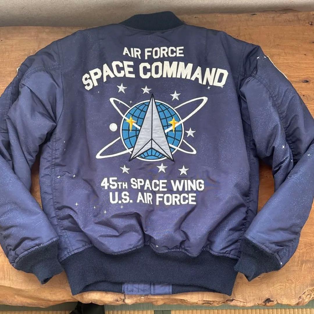 【極美品　リバーシブル　背面ゴツ刺繍】AVIREX MA-1 スペースコマンド