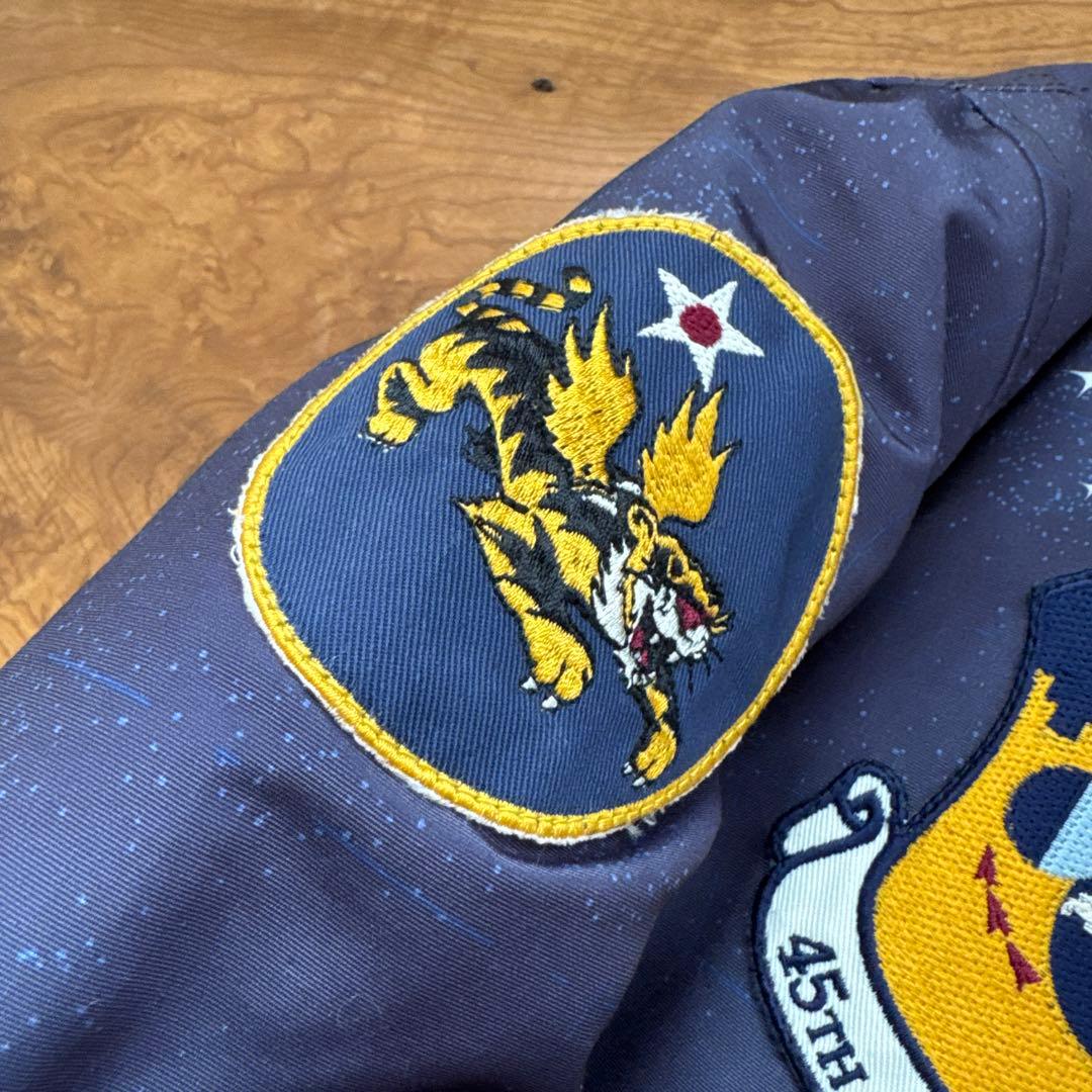 【極美品　リバーシブル　背面ゴツ刺繍】AVIREX MA-1 スペースコマンド