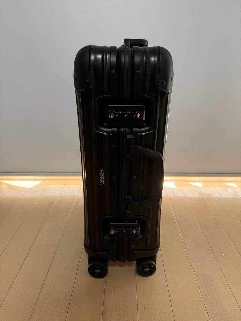 極美品　リモワ　トパーズ ステルス　923.52.01.4　32リットル　4輪