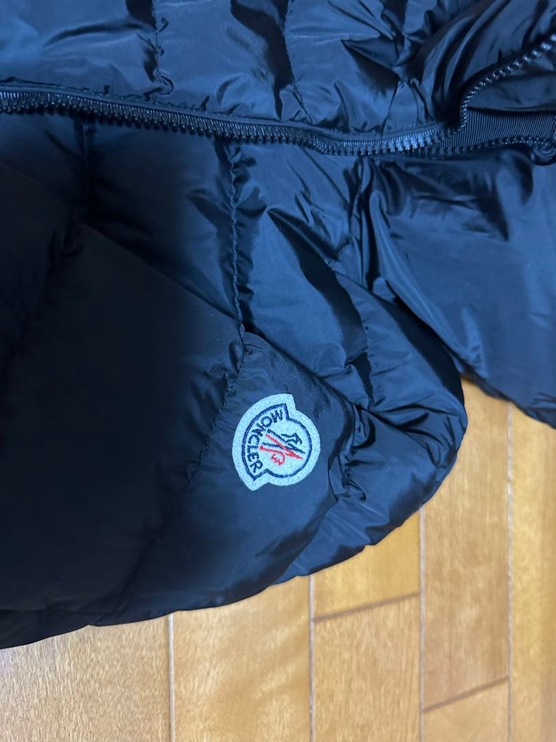 モンクレール フード付きダウンジャケット 黒