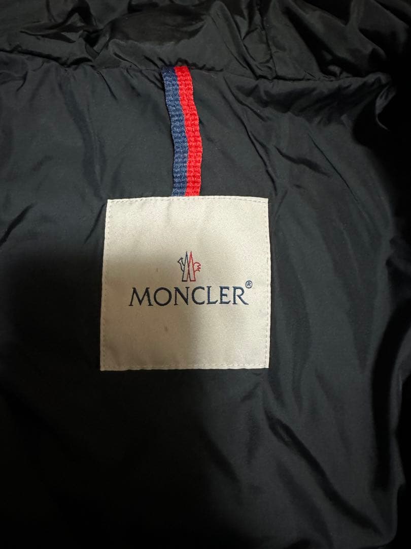 モンクレール フード付きダウンジャケット 黒