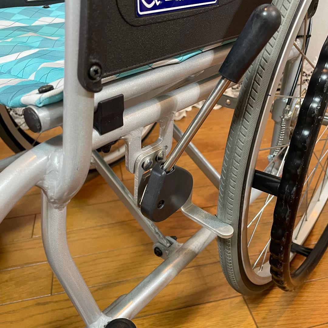 ♿️ 美品 人気の最新モデル 超軽量コンパクト ノーパンクタイヤ 自走式 車椅子
