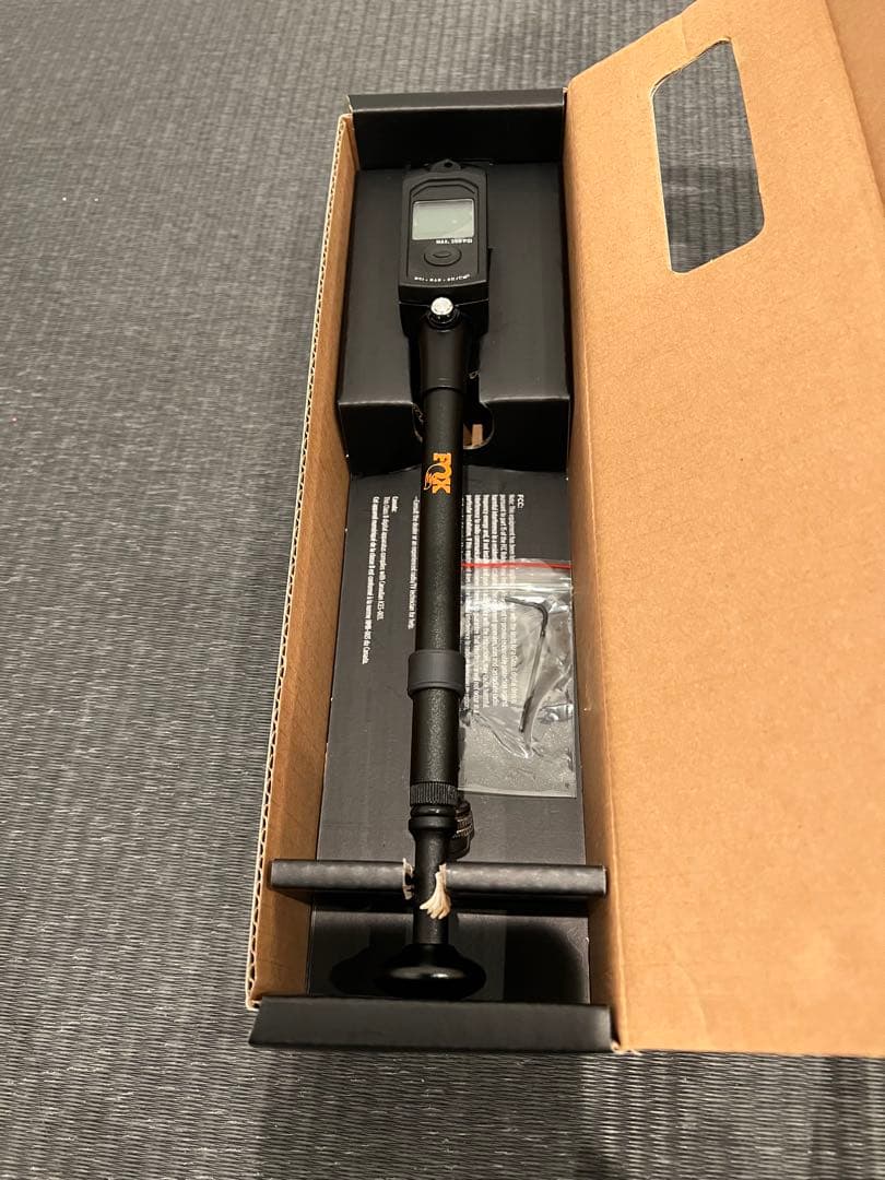 FOX フォックス　デジタルポンプ　サスポンプ　MTB フルサス