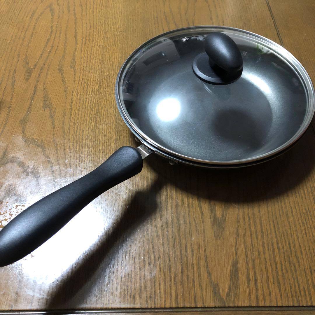 未使用　Tupperware、24cm フライパン（ガラスフタ付