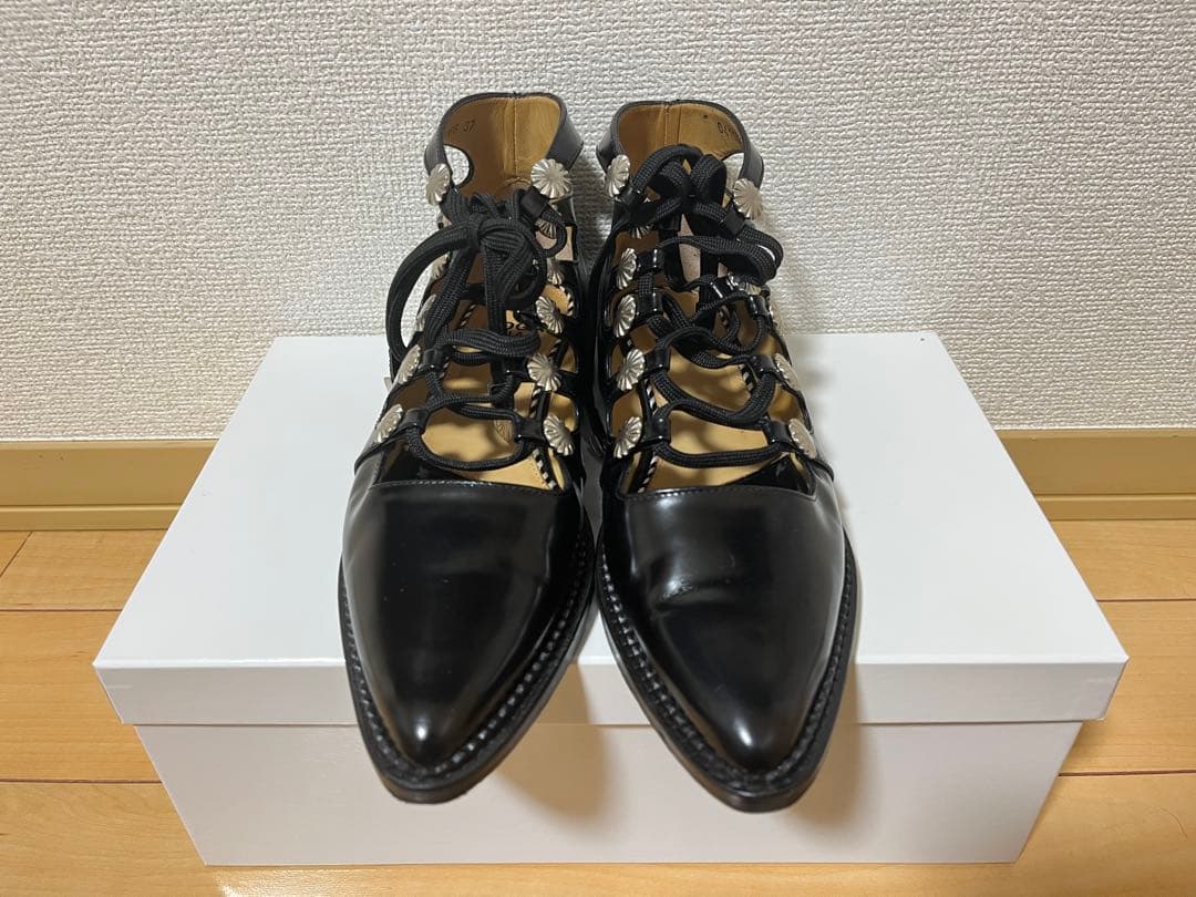 靴 TOGA PULLA cut-out lace-up Ankle Boots
