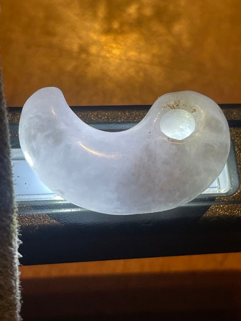 古墳時代　ラベンダー翡翠勾玉　出土品