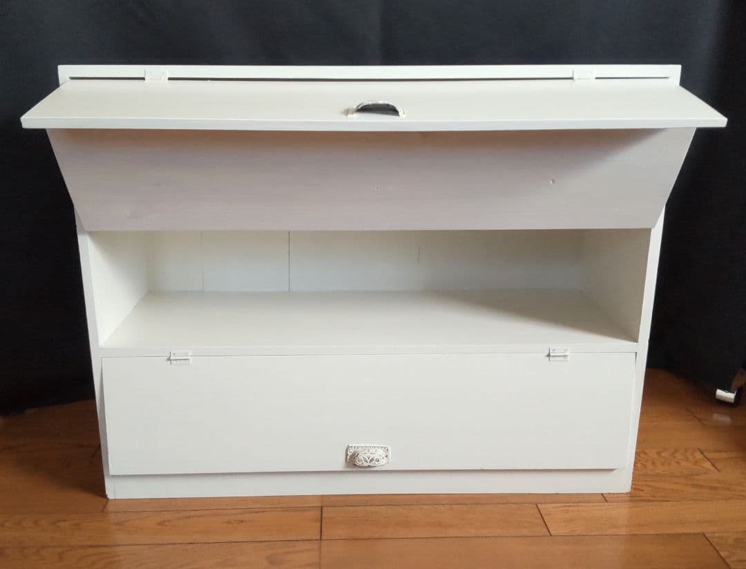 昭和レトロ　古いパタパタ扉の木製収納棚