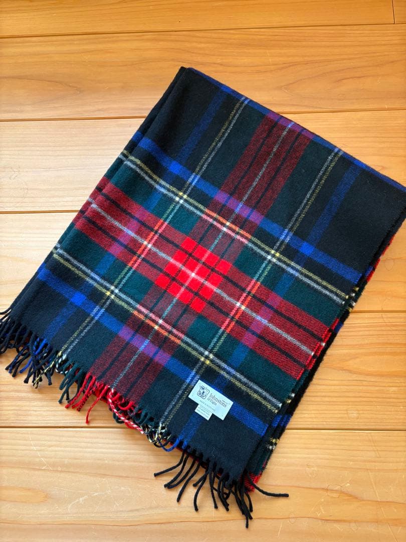 Johnstons of Elgin タータンチェック ストール　ブラック