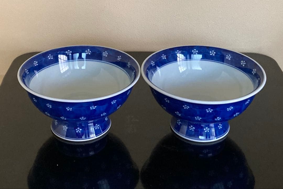 有田焼 源右衛門窯 染付梅地紋 高台 向付 盛鉢 飯碗 茶碗 2客