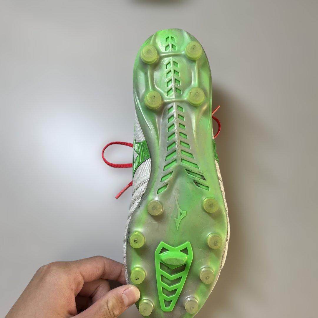 モレリアネオ4 β JAPANの限定カラー（白×緑）27.5cm
